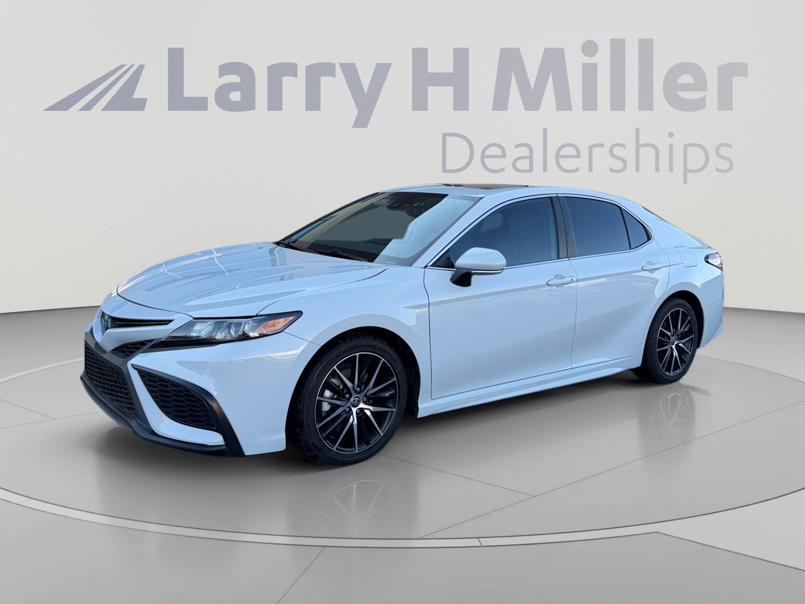 Used 2023 Toyota Camry SE w/ Audio Upgrade Package FWD video 1