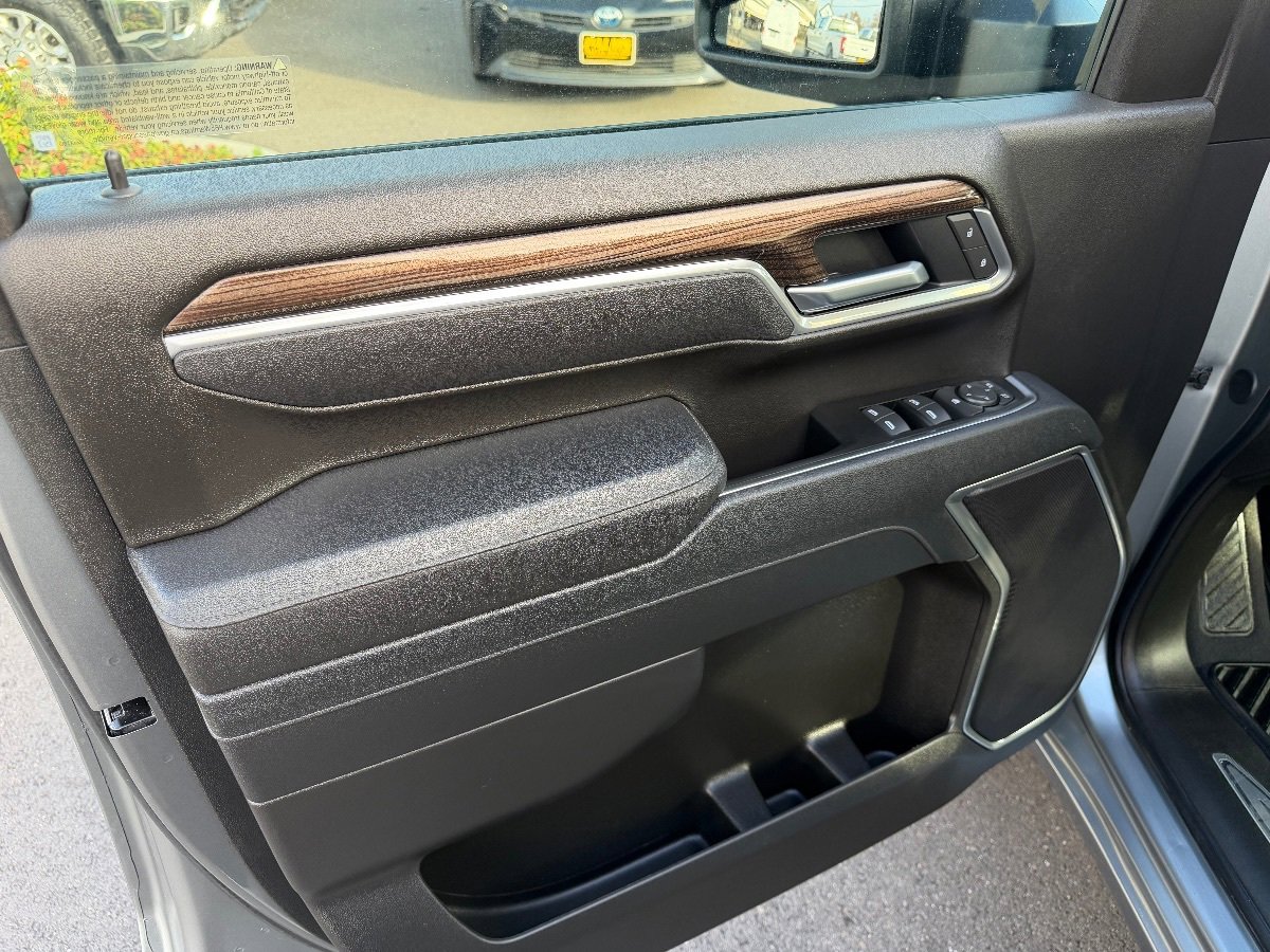 Used 2025 Chevrolet Silverado 2500 LT w/ Convenience Package image 15