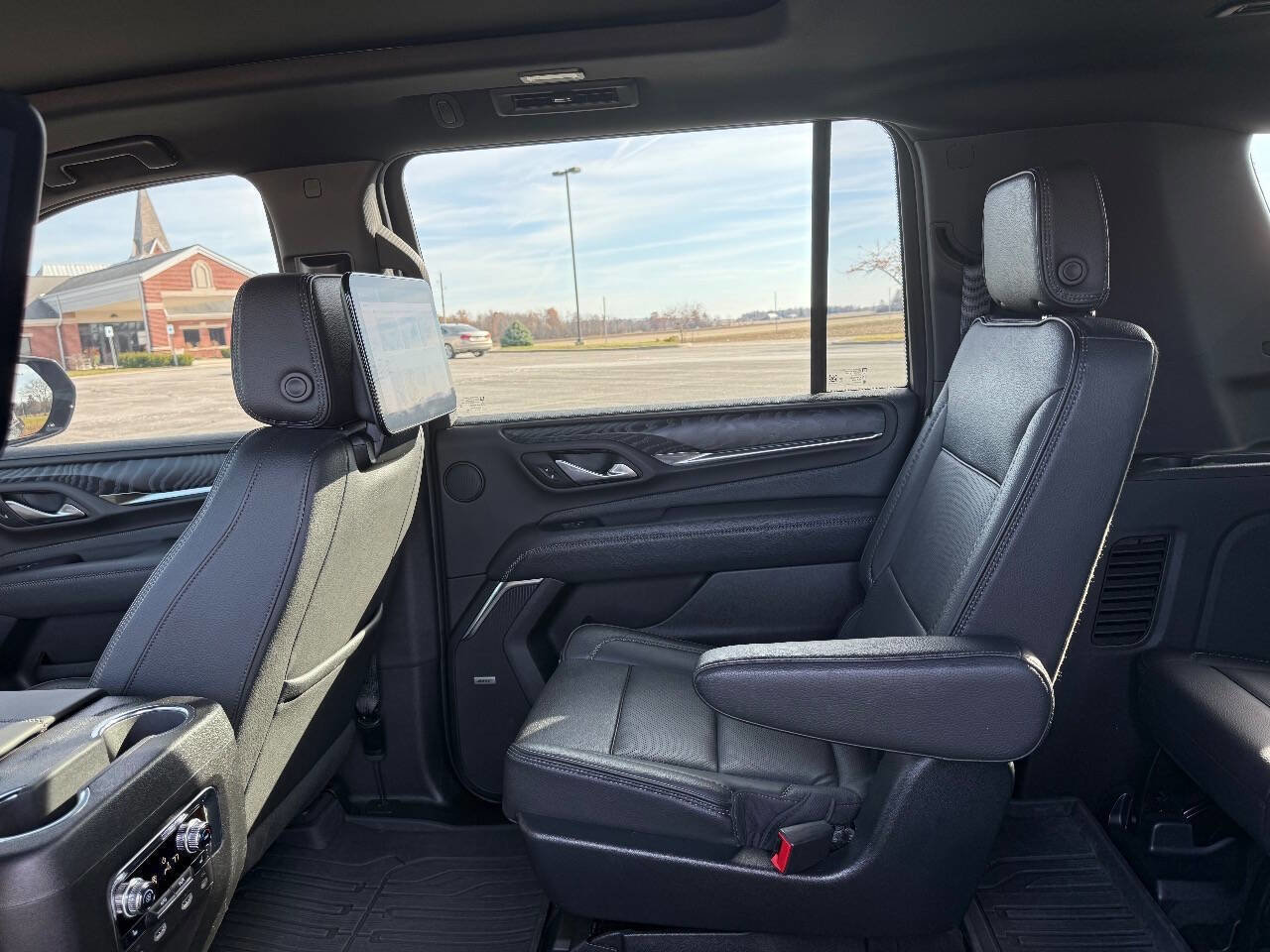 Used 2023 GMC Yukon XL Denali w/ Denali Reserve Package image 15