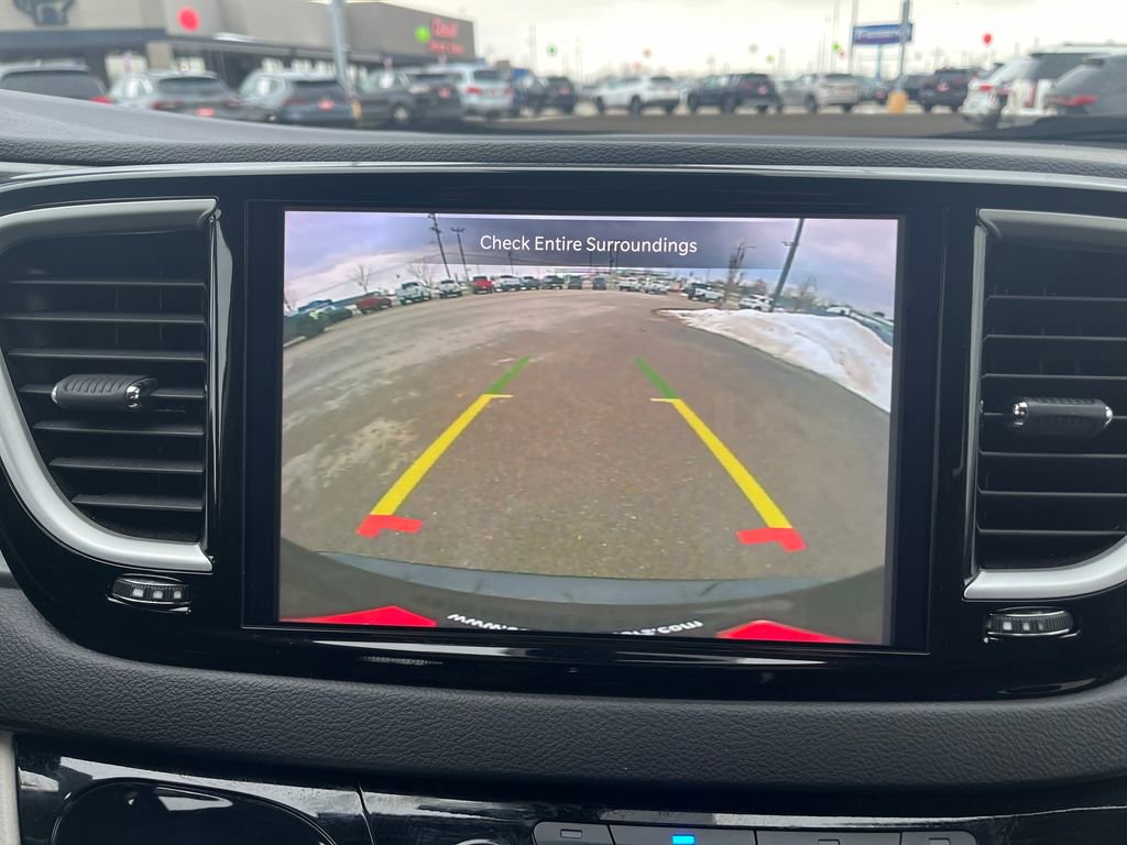 Used 2024 Chrysler Pacifica Touring-L image 27