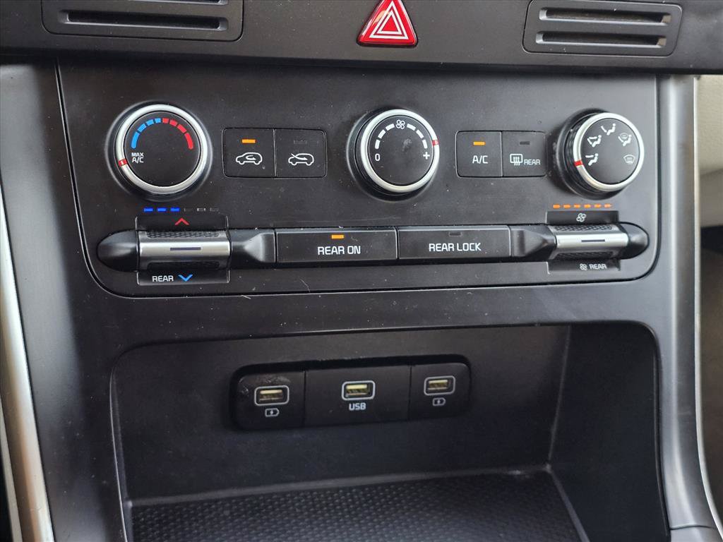 Used 2022 Kia Carnival LX FWD image 20