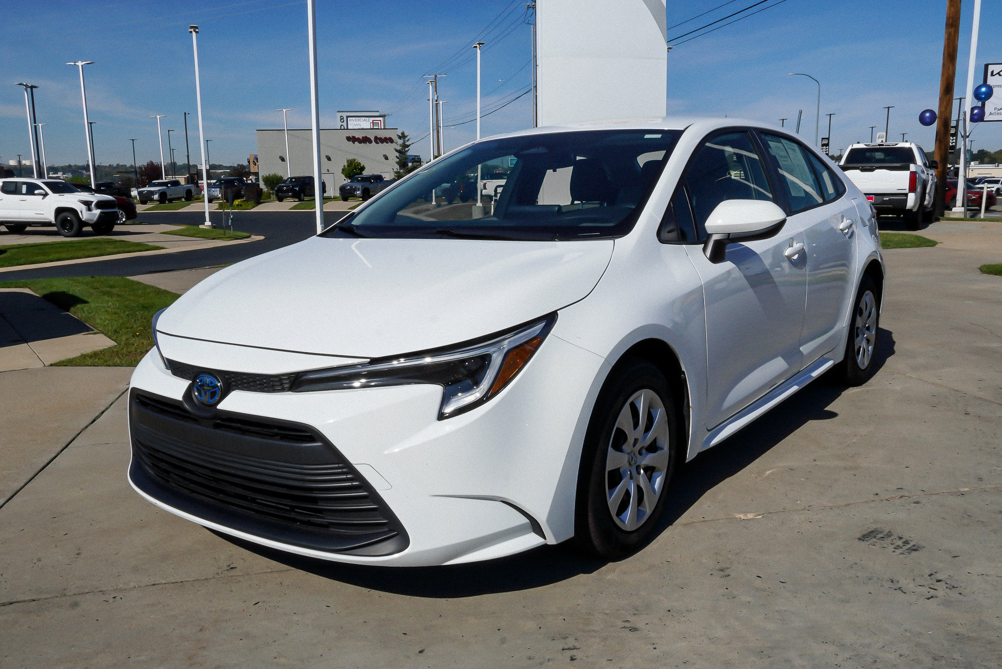 Certified 2024 Toyota Corolla LE FWD image 4
