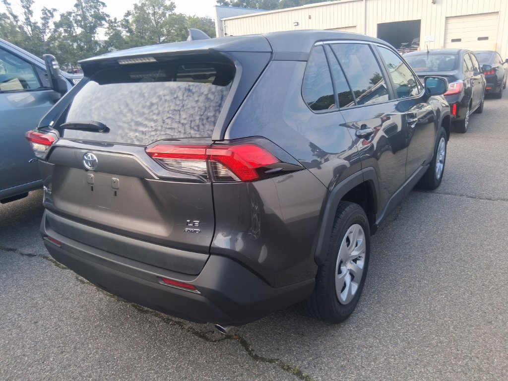 Used 2024 Toyota RAV4 LE AWD/4WD image 4