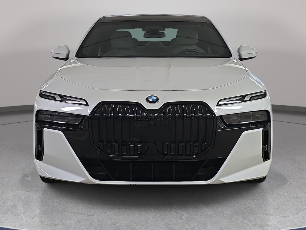 Certified 2023 BMW 740i RWD image 2