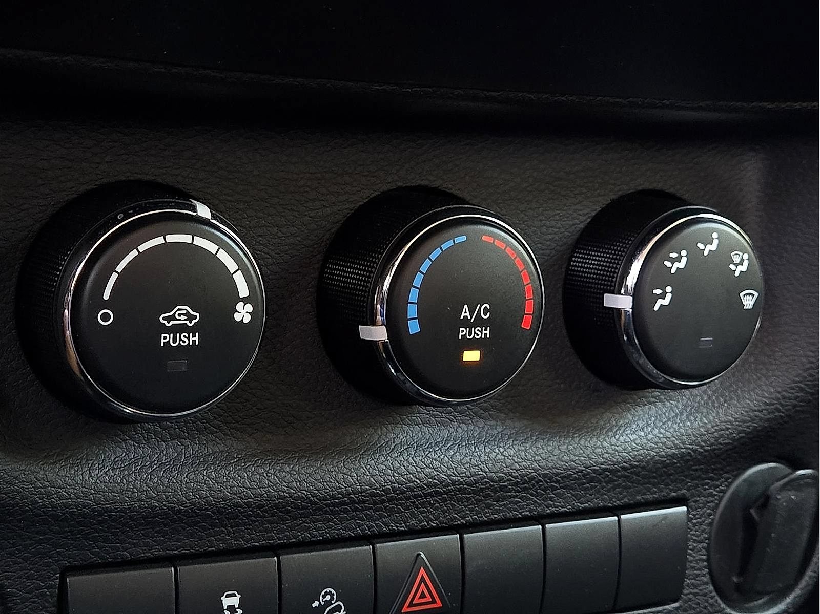 Used 2018 Jeep Wrangler Unlimited Sport w/ Connectivity Group AWD/4WD image 17
