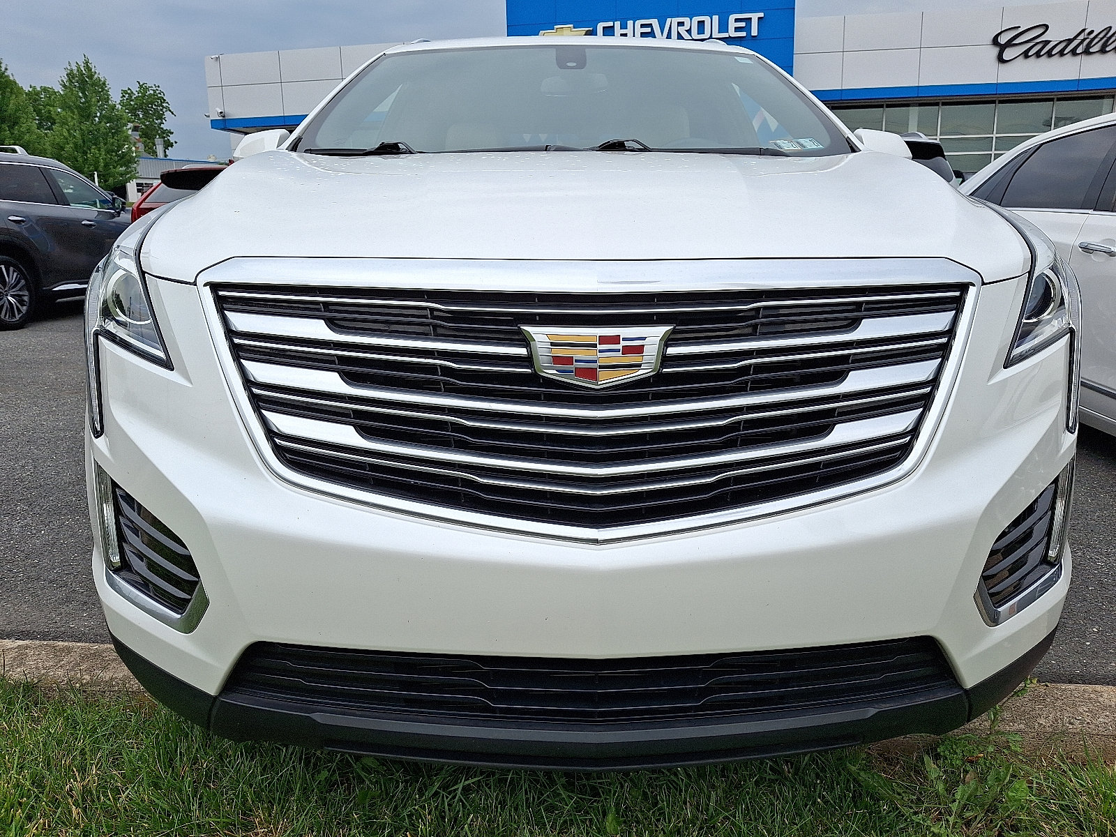 Used 2018 Cadillac XT5 FWD image 2