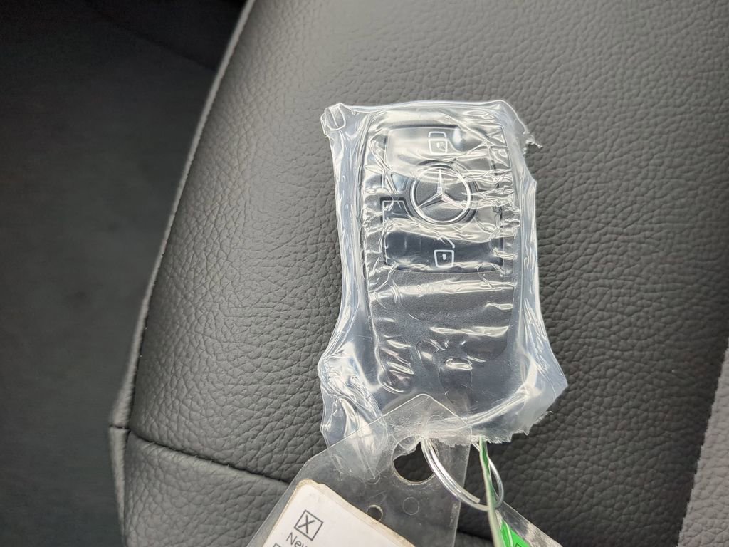 Used 2025 Mercedes-Benz Sprinter 2500 image 25