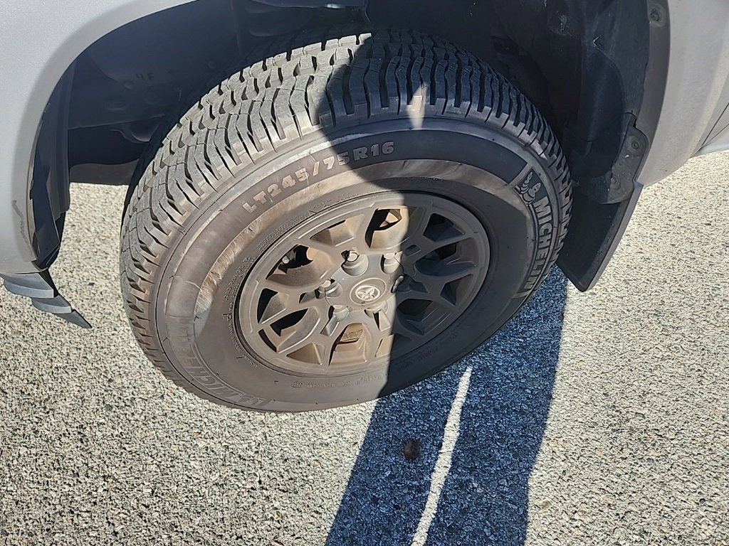 Used 2019 Toyota Tacoma SR5 image 9