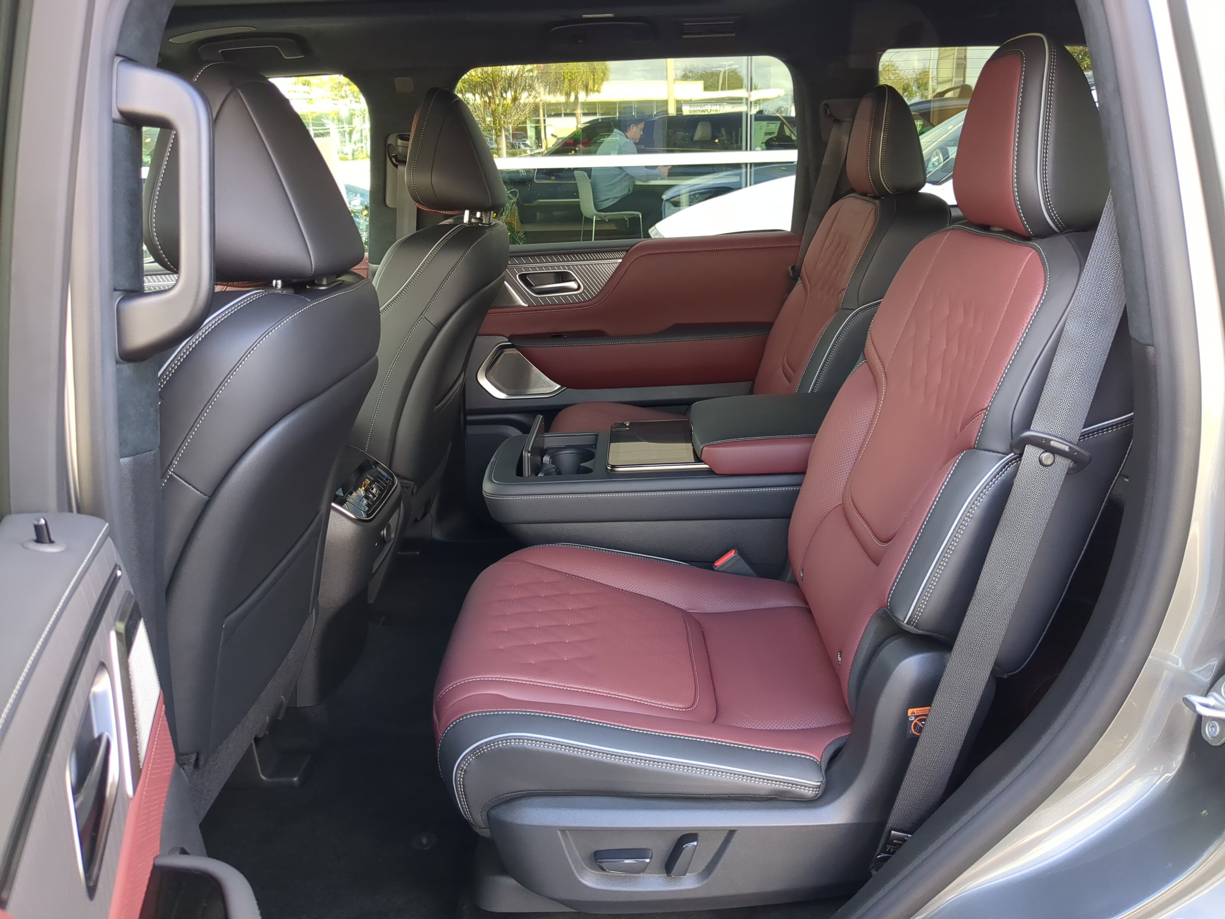 New 2026 INFINITI QX80 Autograph w/ Premium Cargo Package image 16