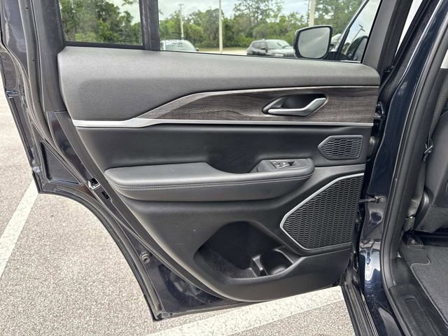 Used 2023 Jeep Grand Cherokee Limited RWD image 10