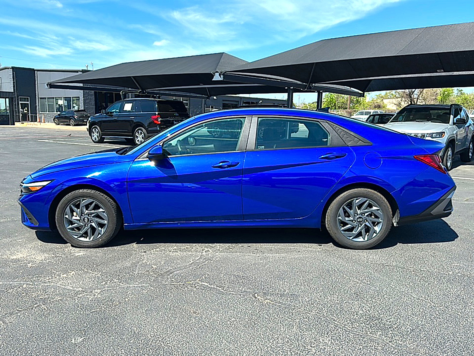 Used 2024 Hyundai Elantra SEL FWD image 5