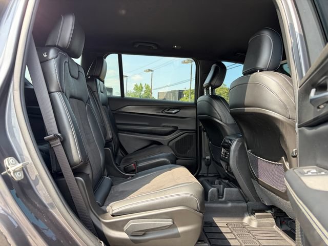 Used 2023 Jeep Grand Cherokee L Laredo AWD/4WD image 12