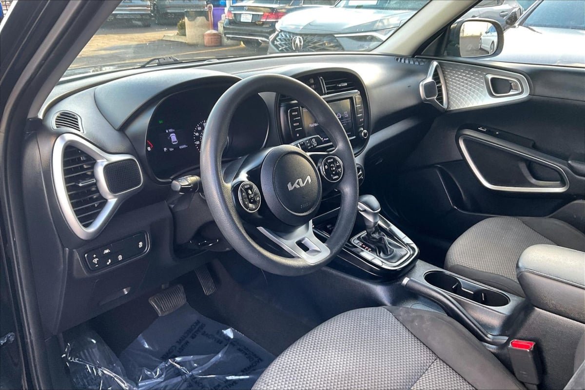Used 2022 Kia Soul LX w/ Technology Package FWD image 10