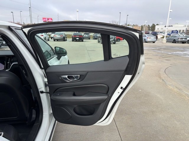 Used 2024 Volvo S60 B5 Core image 28