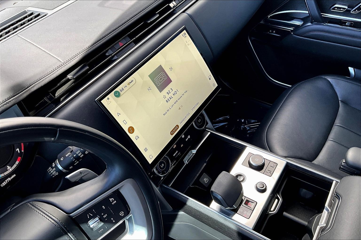 Certified 2023 Land Rover Range Rover SE AWD/4WD image 31