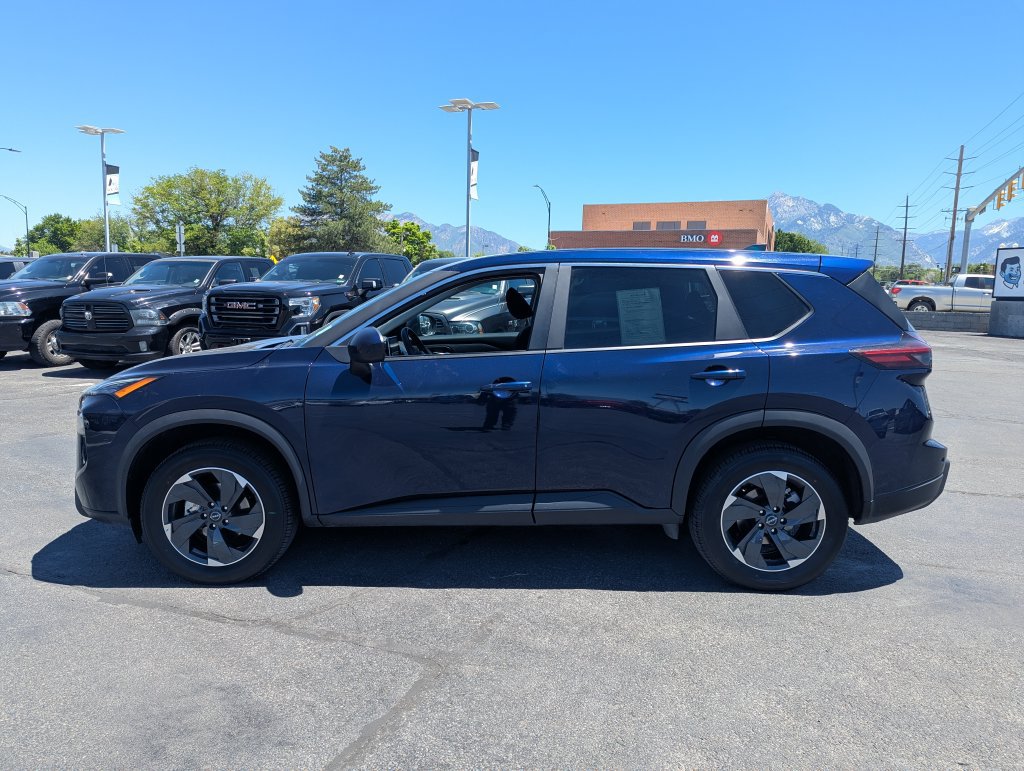 Used 2025 Nissan Rogue SV AWD/4WD image 7