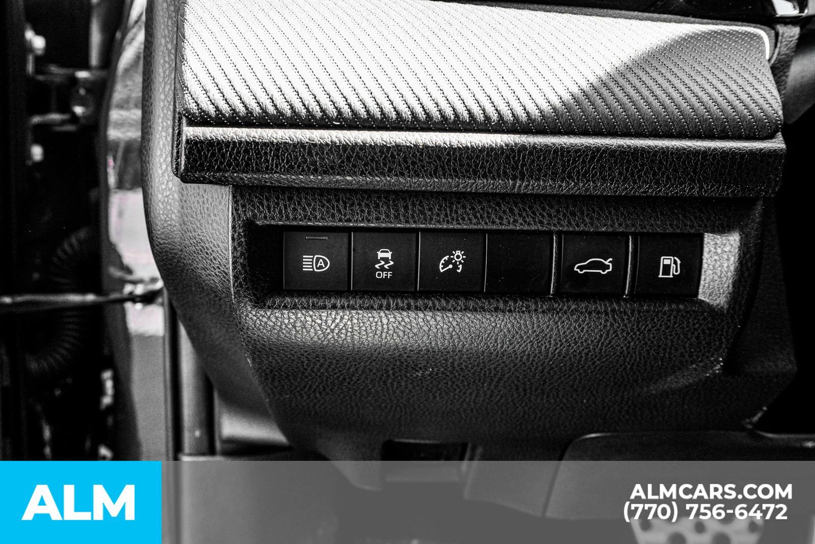 Used 2025 Toyota Camry SE image 36