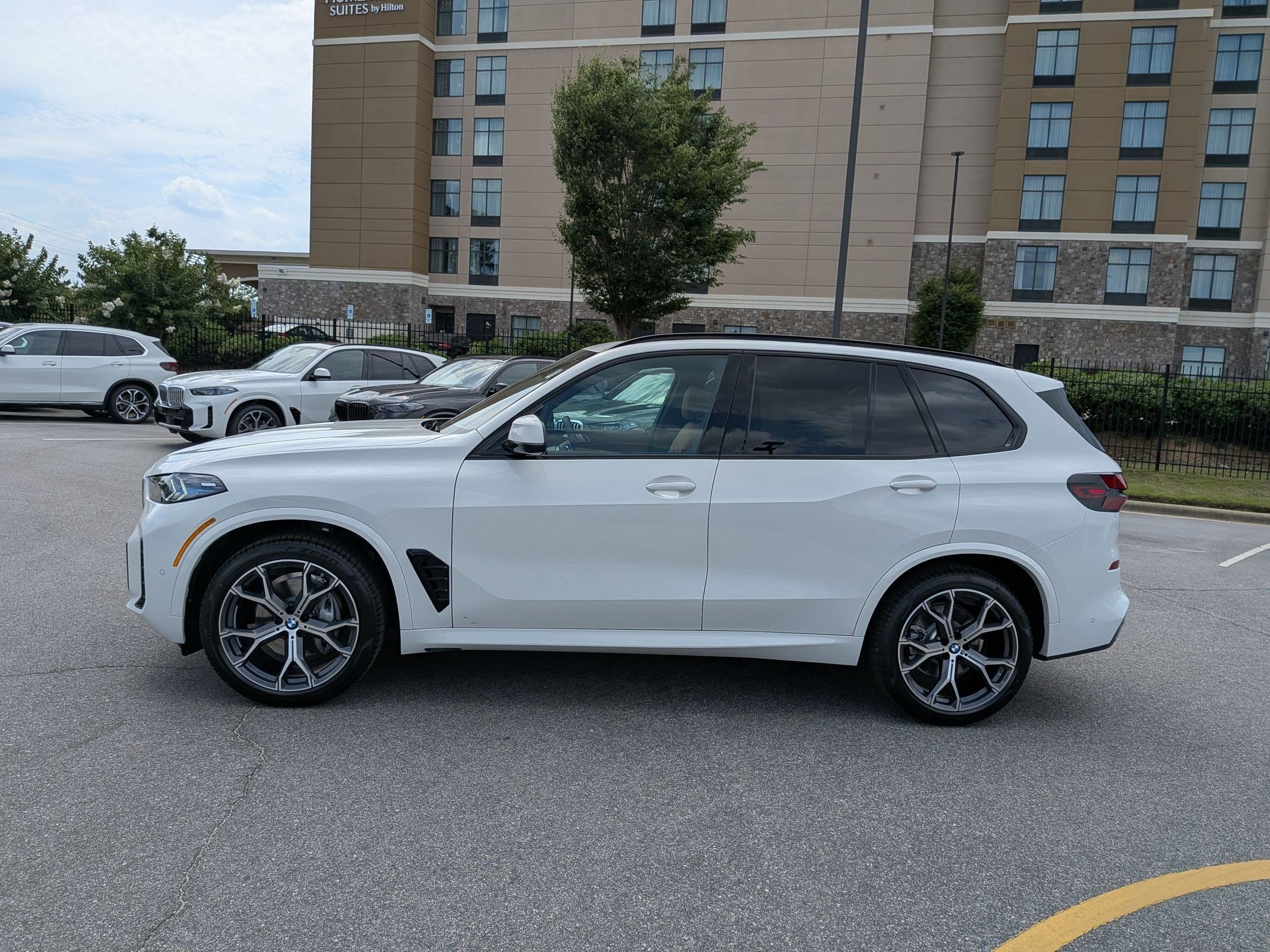 New 2026 BMW X5 xDrive40i w/ M Sport Package AWD/4WD image 6