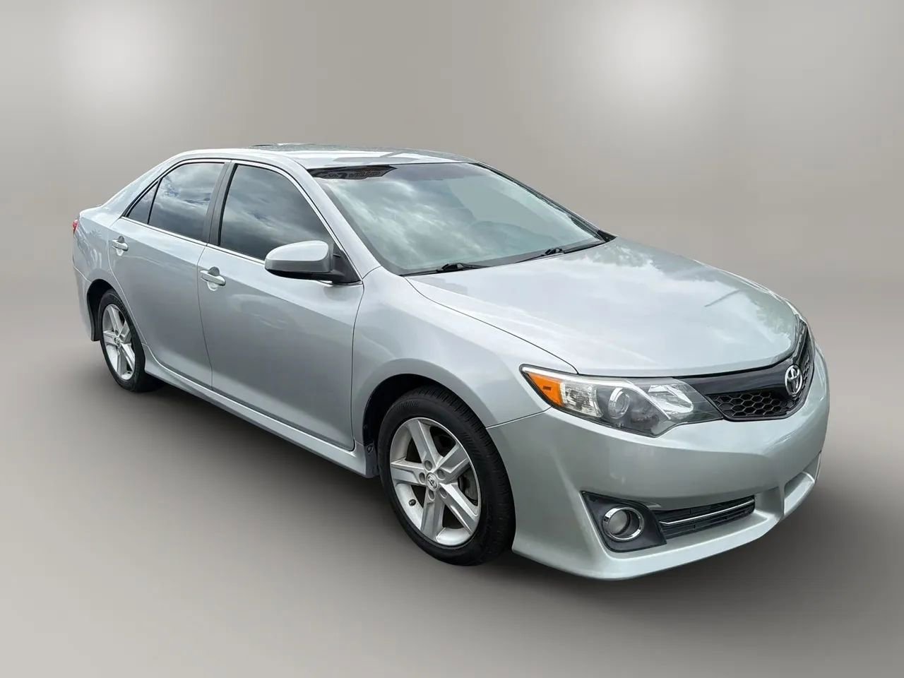 Used 2012 Toyota Camry SE FWD image 3