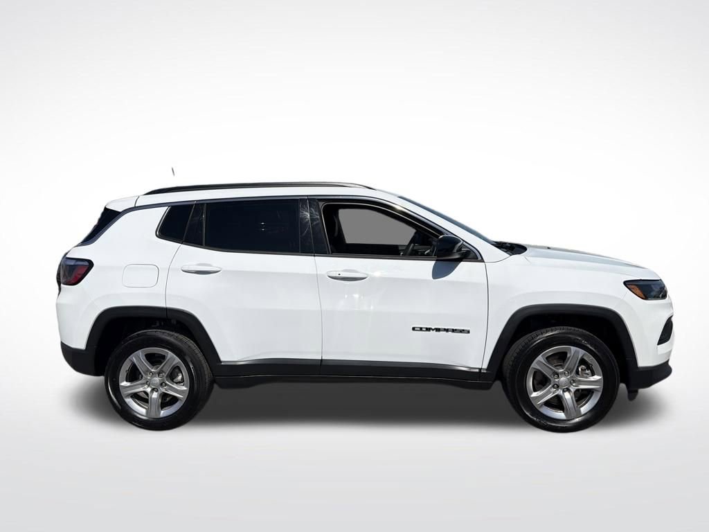 Used 2024 Jeep Compass Latitude image 8