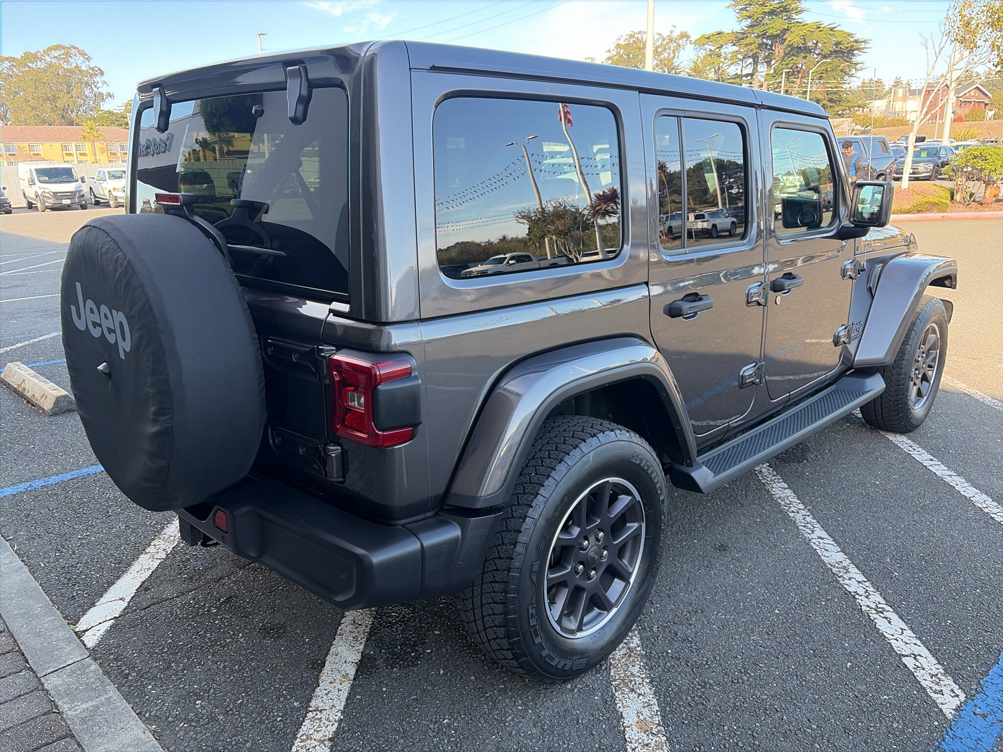 Used 2021 Jeep Wrangler Unlimited Sahara AWD/4WD image 16