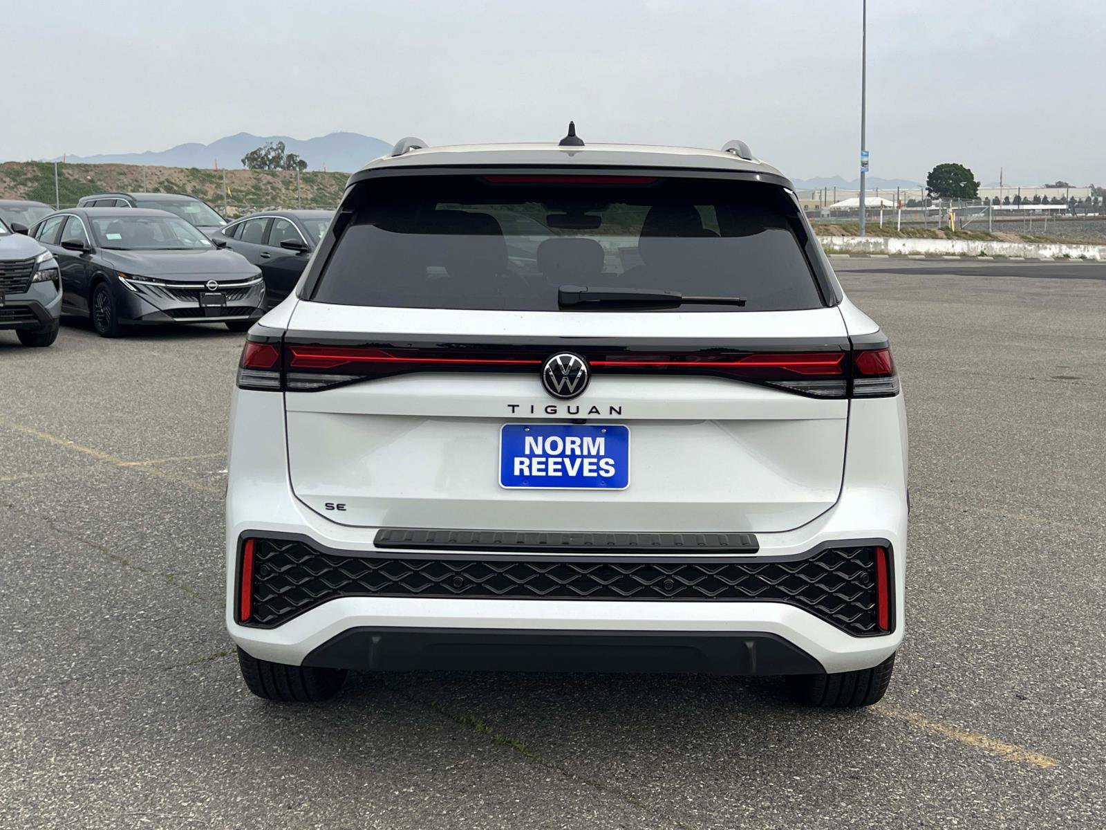 New 2026 Volkswagen Tiguan SE R-Line FWD image 4
