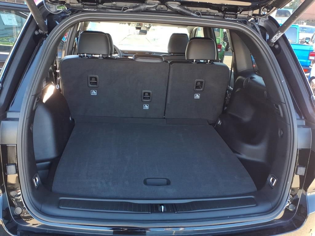 New 2026 Jeep Grand Cherokee Altitude image 13