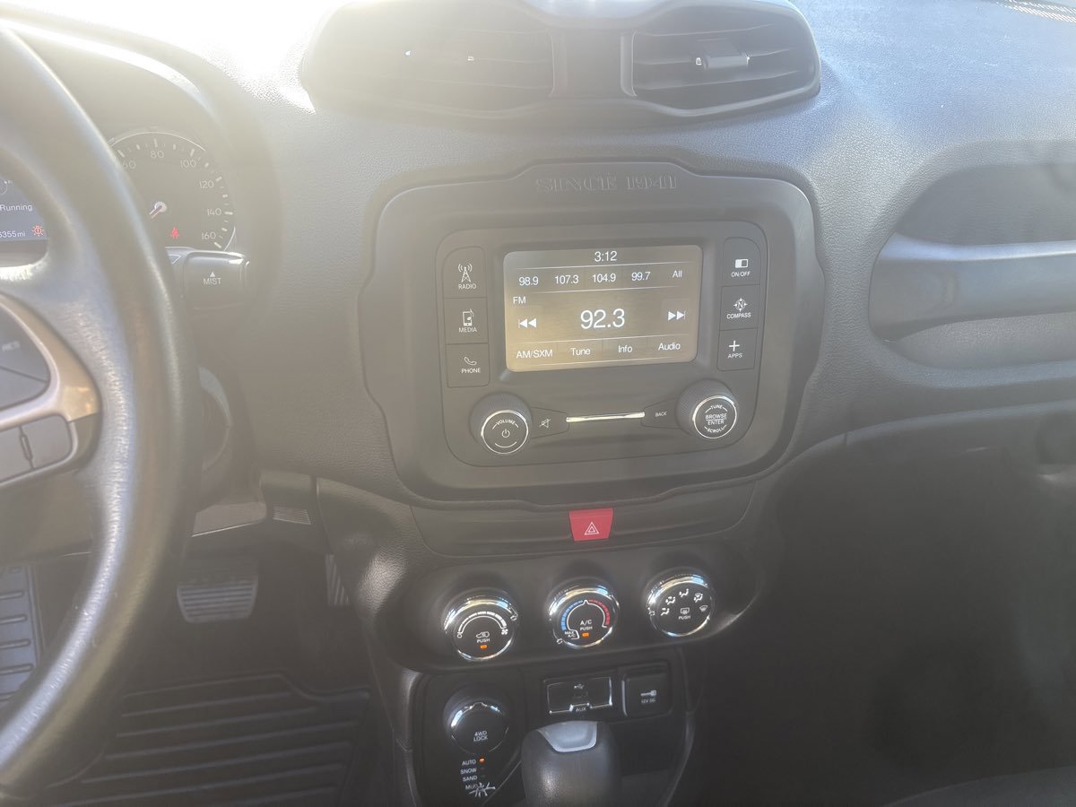 Used 2017 Jeep Renegade Latitude image 17