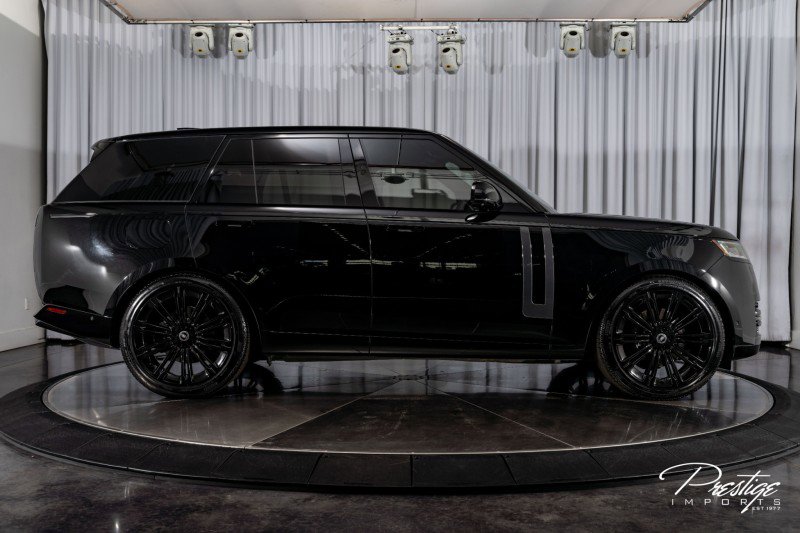 Used 2025 Land Rover Range Rover SE image 20