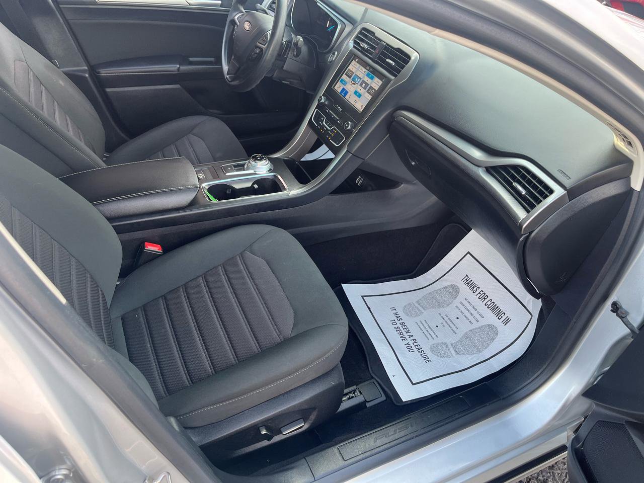 Used 2019 Ford Fusion SE image 27