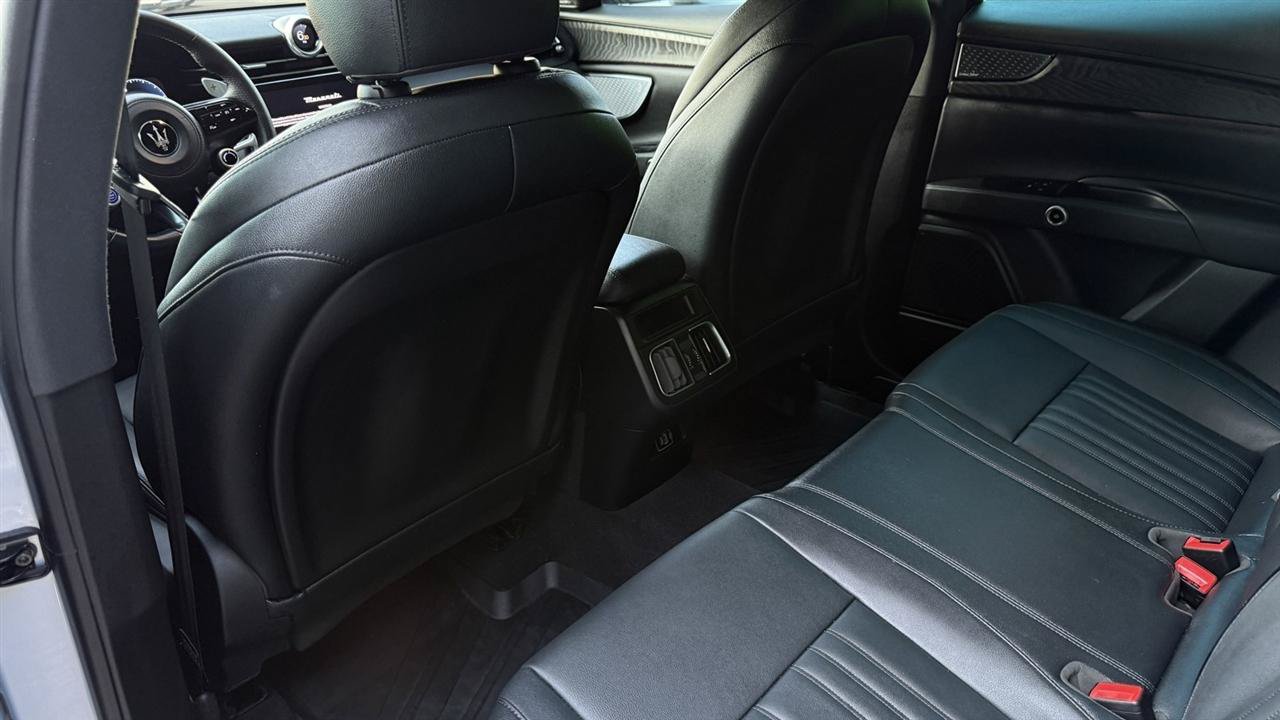 Used 2024 Maserati Grecale GT AWD/4WD image 31