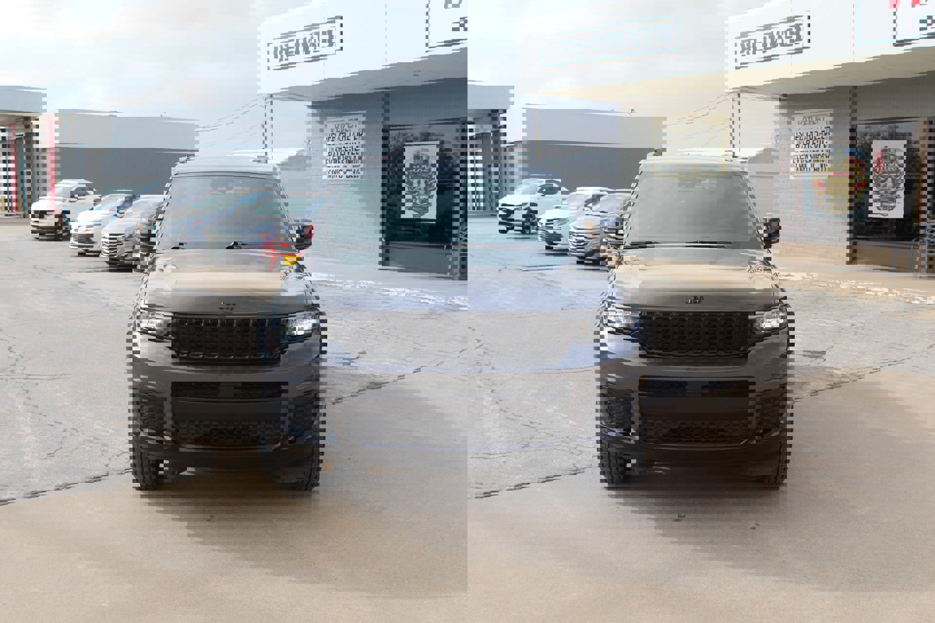 Used 2024 Jeep Grand Cherokee L Laredo image 12