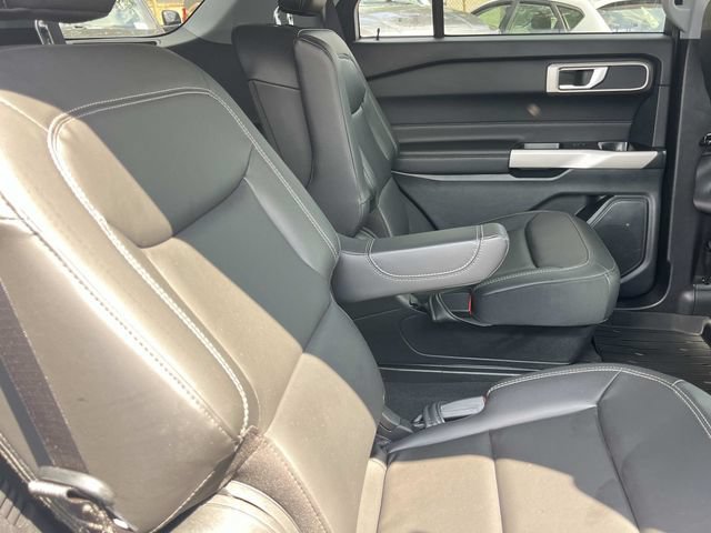 Used 2023 Ford Explorer XLT w/ Equipment Group 202A AWD/4WD image 26