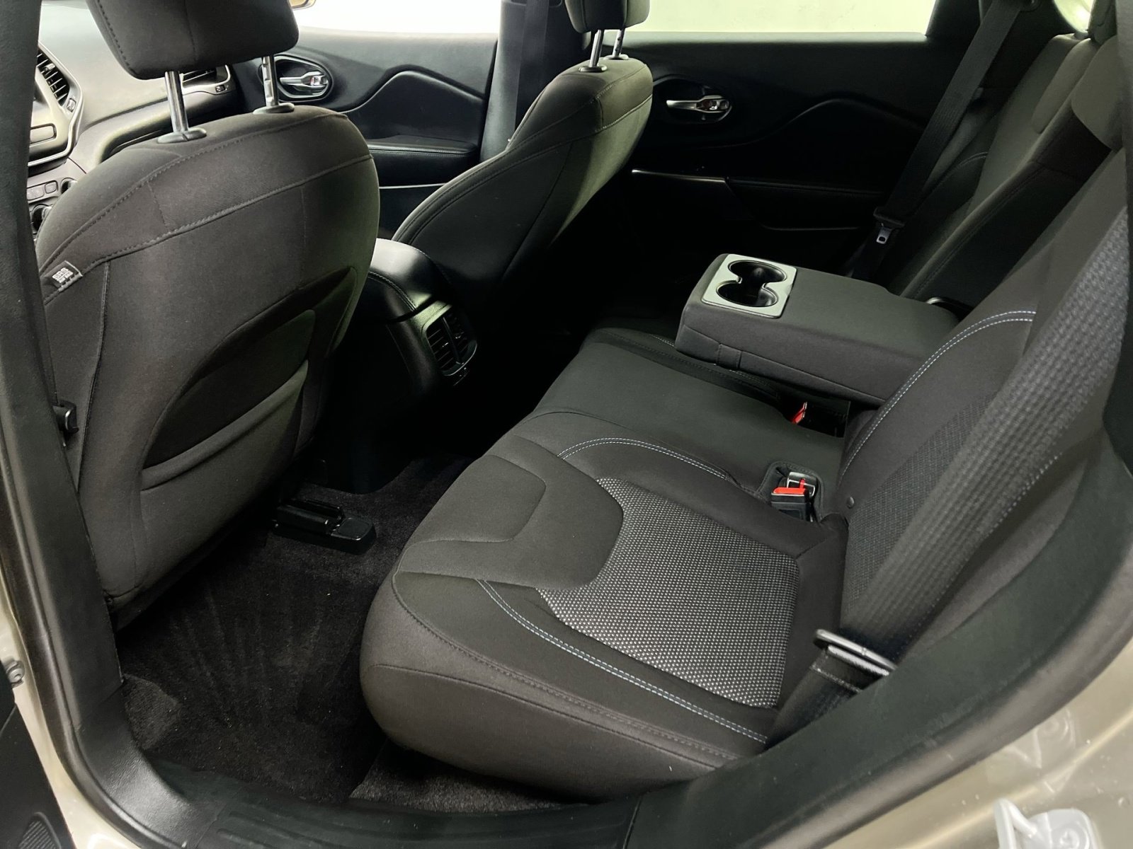 Used 2019 Jeep Cherokee Latitude w/ Popular Appearance Group image 28