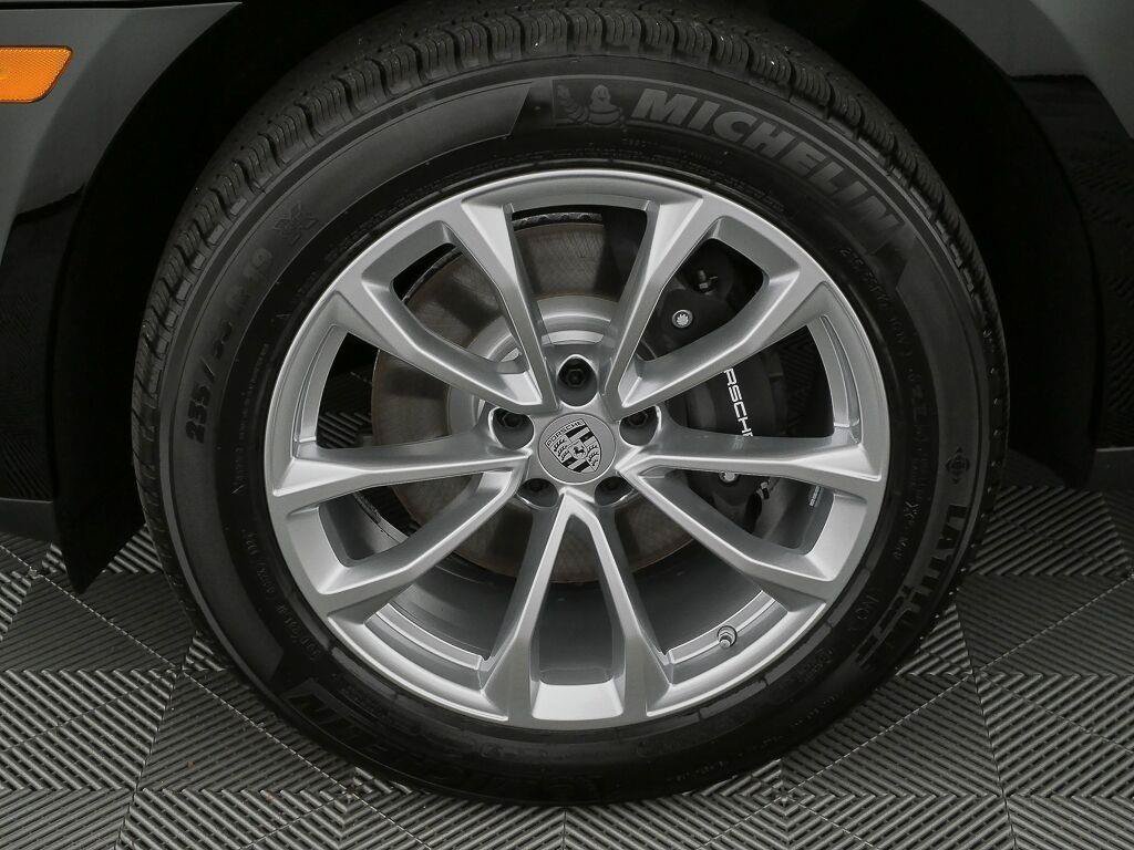 Certified 2026 Porsche Macan AWD/4WD image 37