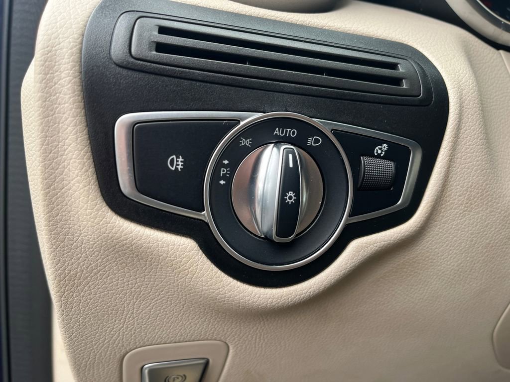 Certified 2022 Mercedes-Benz GLC 300 4MATIC w/ Premium Package Lite image 23