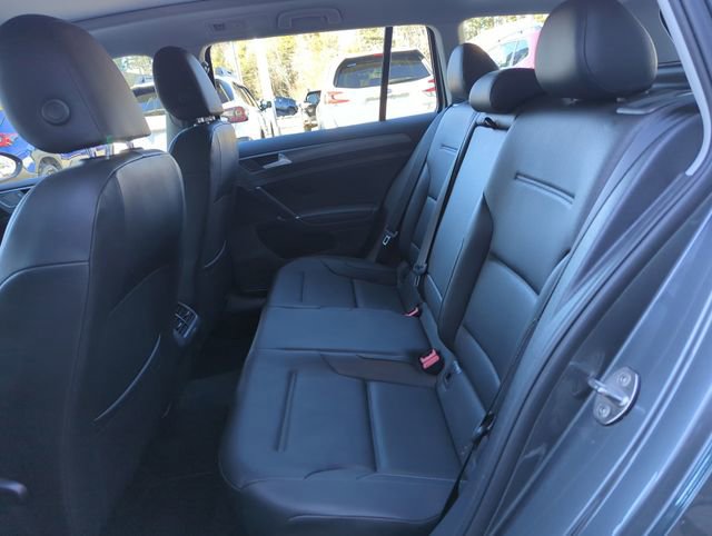 Used 2018 Volkswagen Golf SE image 32