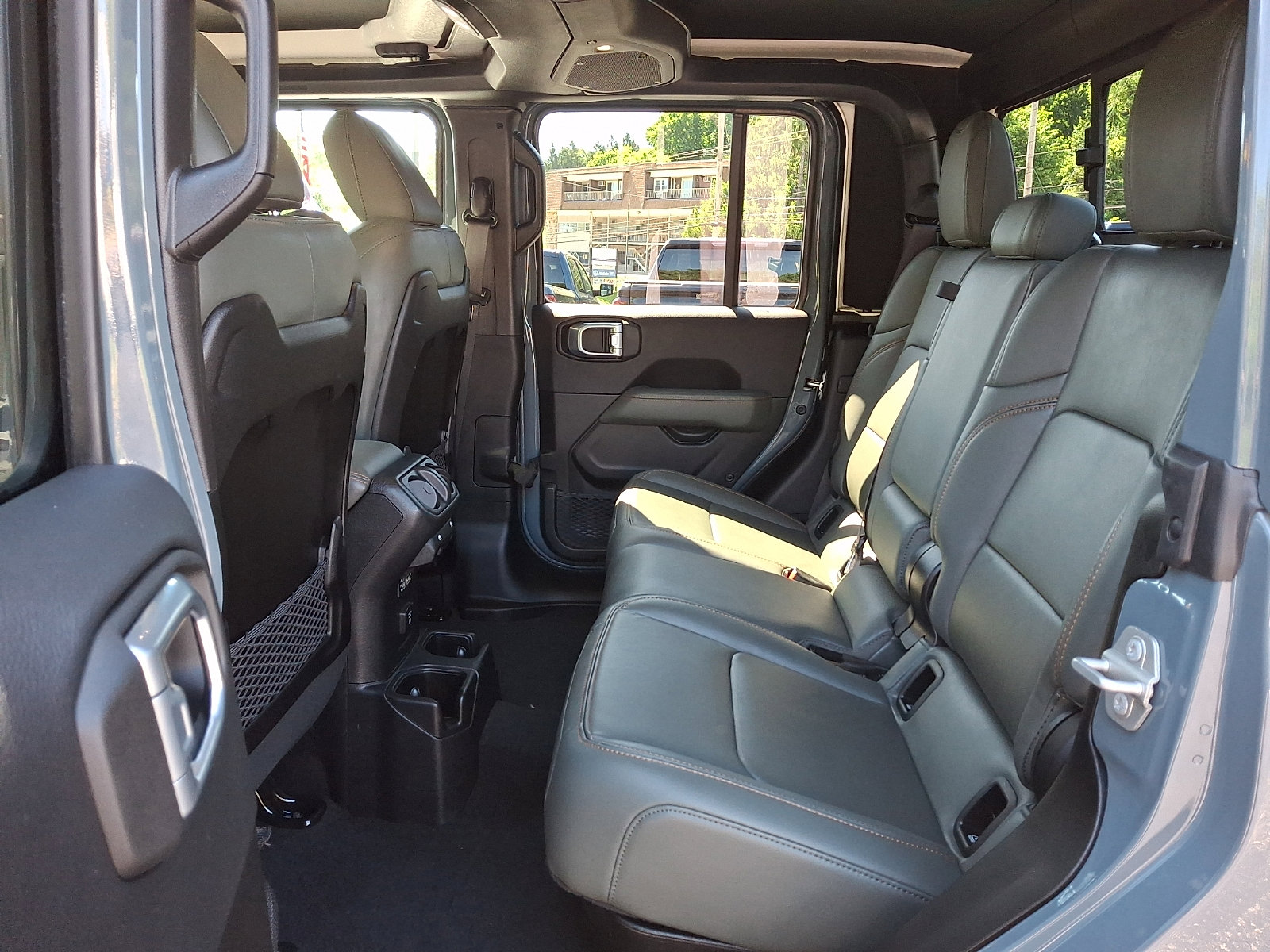 Used 2024 Jeep Gladiator Mojave AWD/4WD image 10