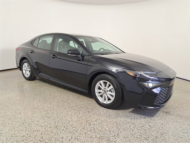Used 2025 Toyota Camry LE image 4