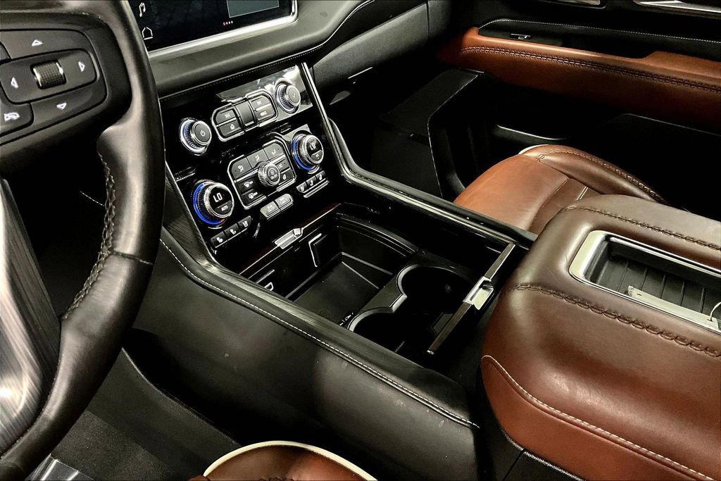 Used 2024 GMC Yukon XL Denali Ultimate AWD/4WD image 18