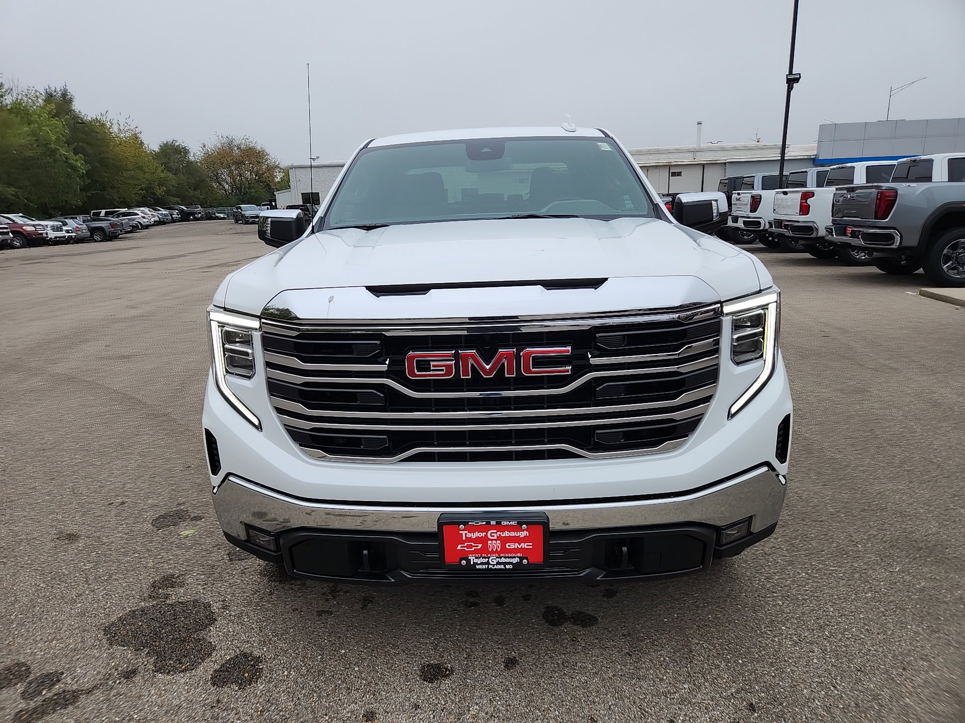 New 2026 GMC Sierra 1500 SLT w/ SLT Premium Package image 3