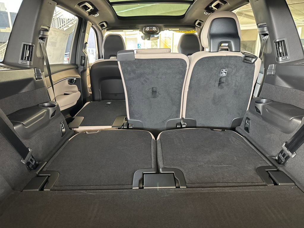 New 2026 Volvo XC90 B6 Plus w/ Protection Package Premier image 15