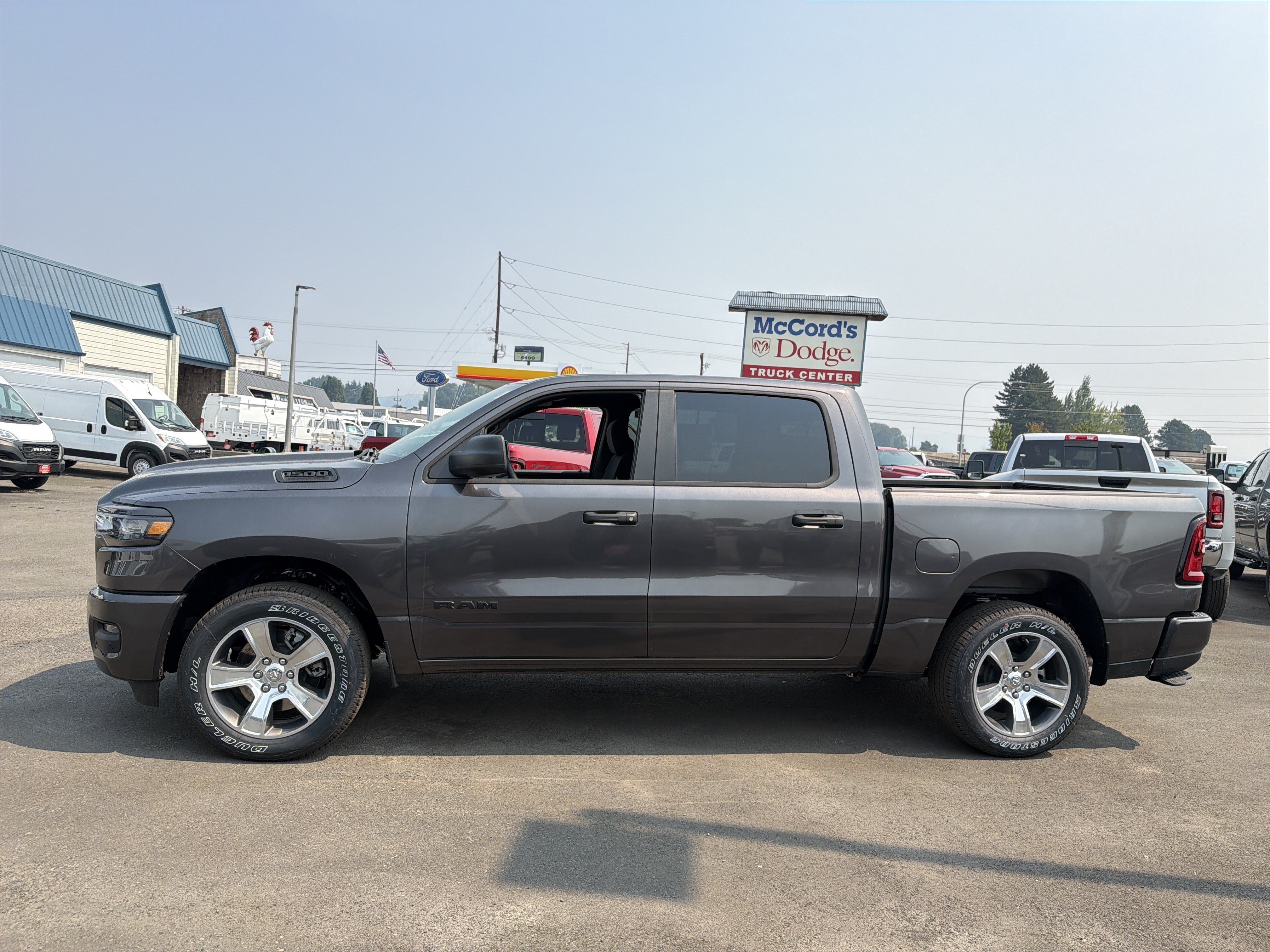 New 2026 RAM 1500 Express AWD/4WD image 2