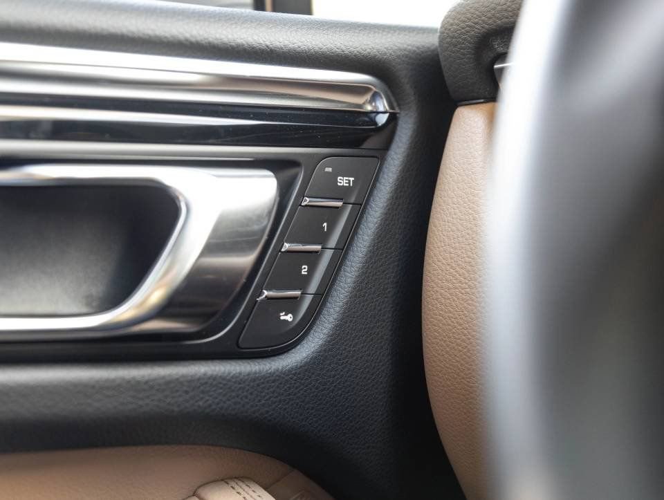 Certified 2026 Porsche Macan image 18