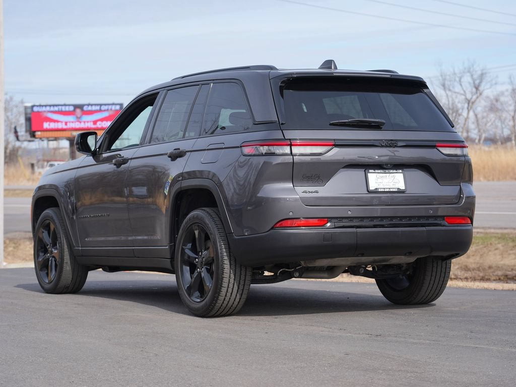Used 2024 Jeep Grand Cherokee Altitude AWD/4WD image 5