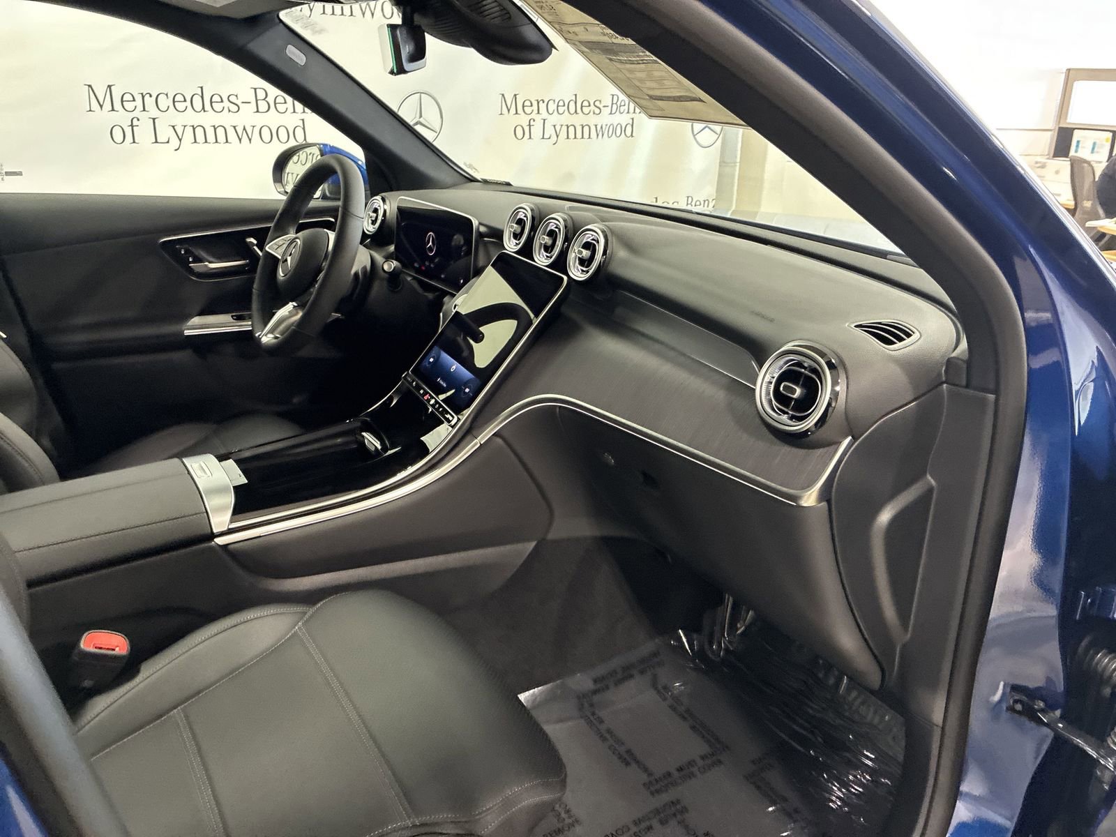New 2025 Mercedes-Benz GLC 300 4MATIC image 18