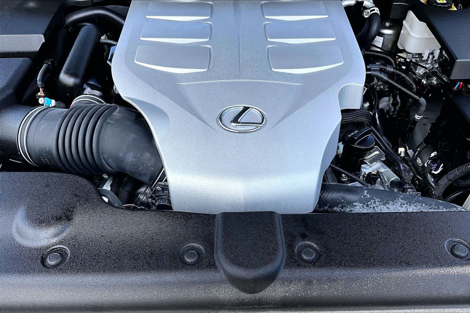 Used 2023 Lexus GX 460 Luxury w/ Accessory Package AWD/4WD image 32