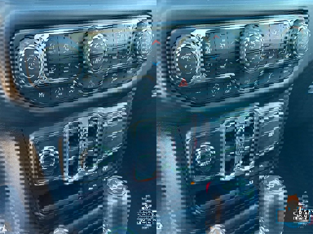 Used 2018 Jeep Wrangler Unlimited Sahara image 21