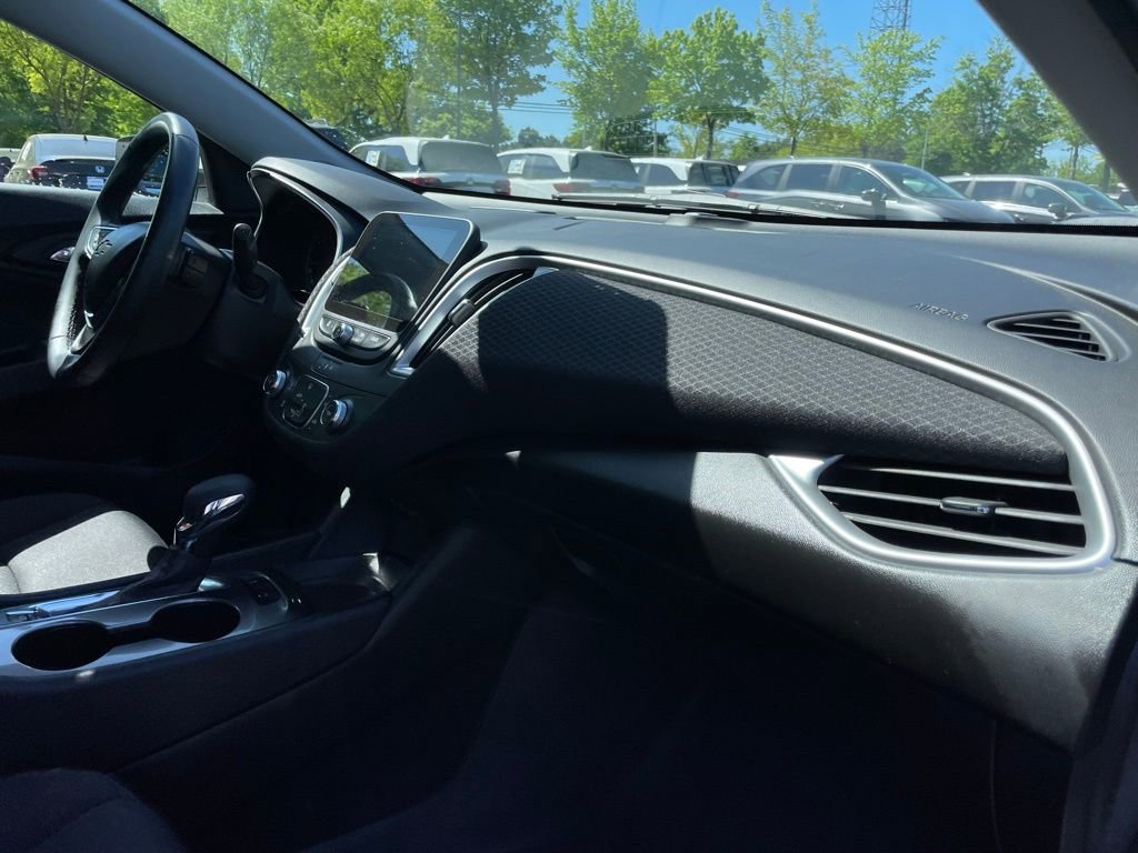 Used 2024 Chevrolet Malibu RS FWD image 32