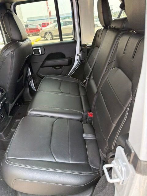 Used 2022 Jeep Wrangler Unlimited Sahara w/ Cold Weather Group AWD/4WD image 7